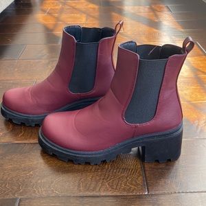 Charlotte Russe Burgundy Maroon Chelsea Boot 8 us